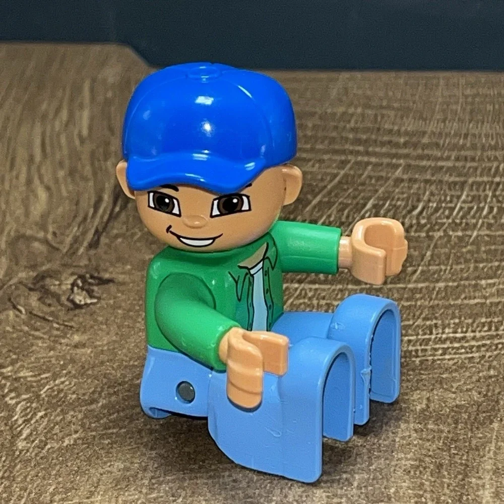 Lego Duplo Figure Green Shirt Blue‎ Cap Hat Pants Male Men Boy Dad Man